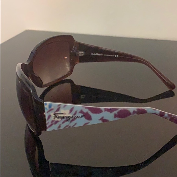 Ferragamo sunglasses - Picture 3 of 4